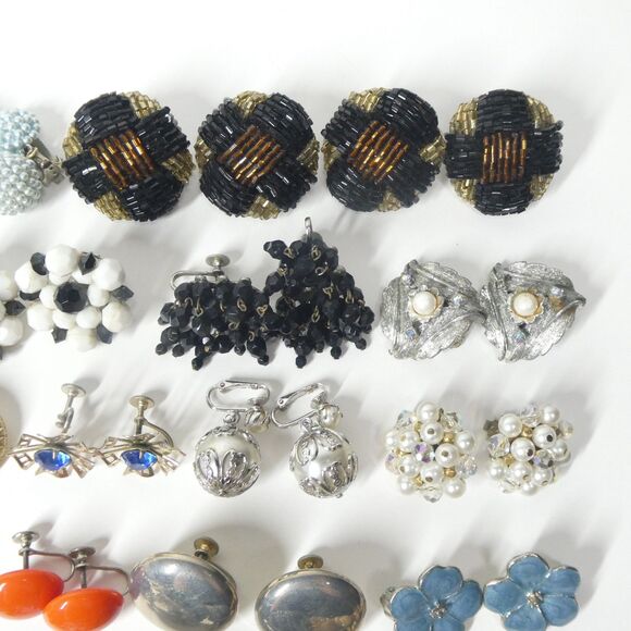 Clip On & Screwback Earrings Lot 25 Pairs Vintage to Modern - Picture 3 of 6